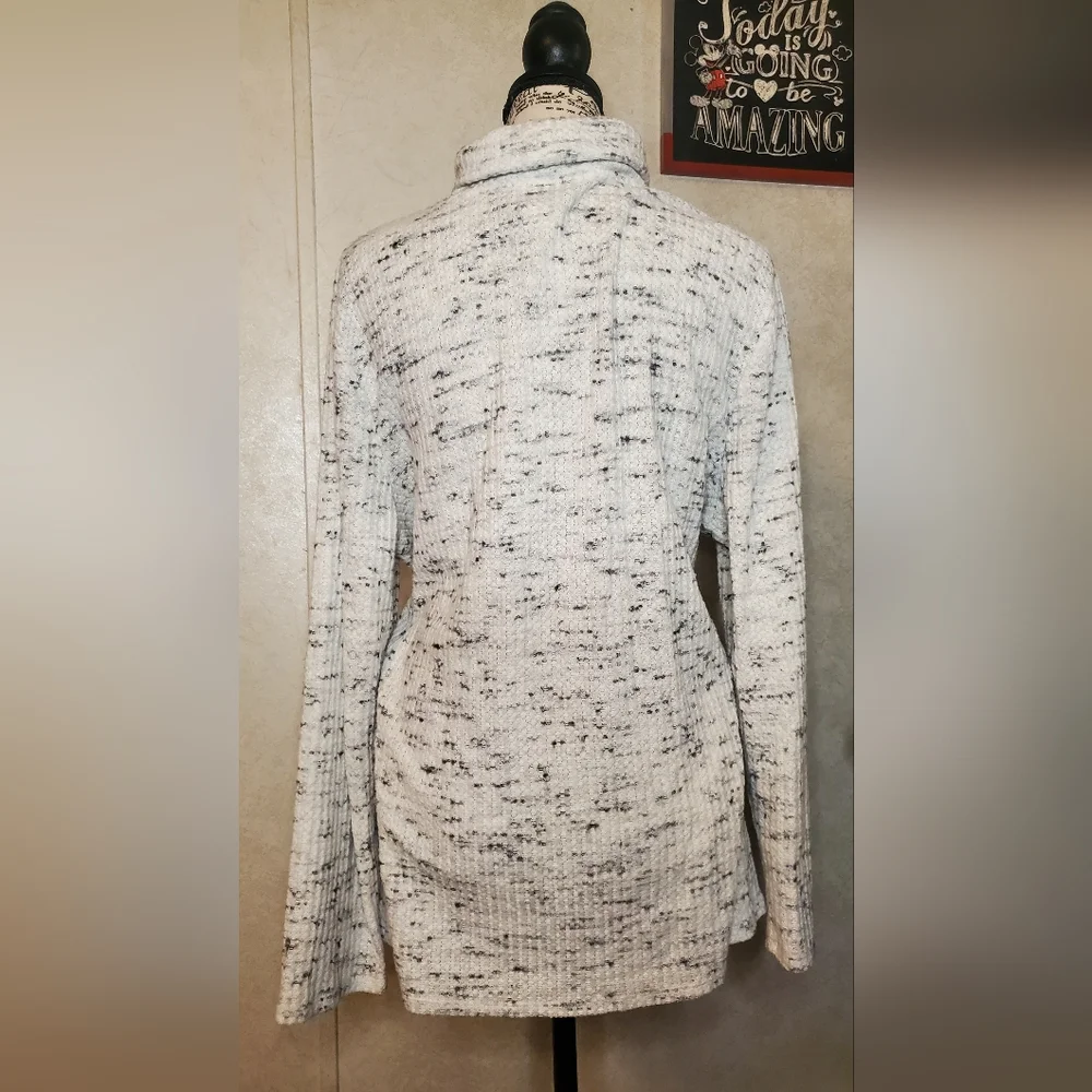 Chico's Weekends White and Black Speckled Turtleneck Sweater Size: 2 - Picture 5 of 10